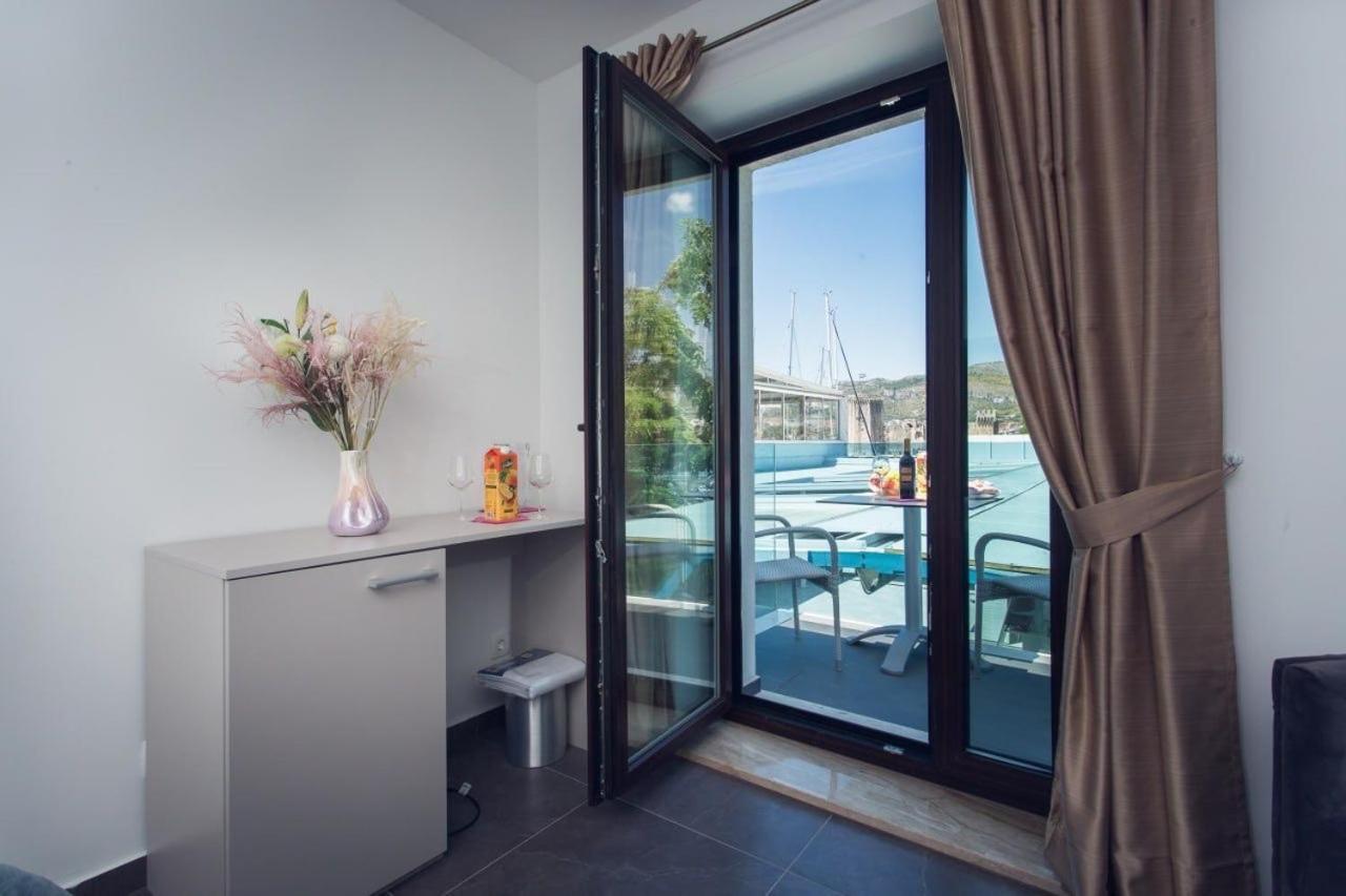 Azzurro Luxury Rooms Trogir Luaran gambar